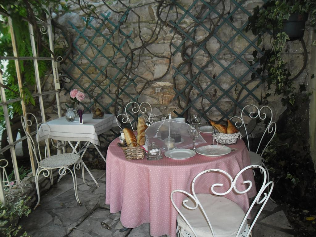 Le Clos D'Isabelle Bed and Breakfast Marsillargues Esterno foto