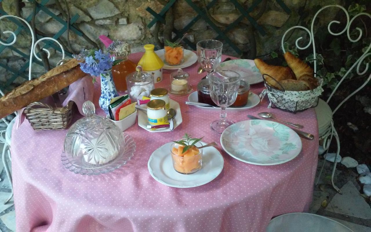 Le Clos D'Isabelle Bed and Breakfast Marsillargues Esterno foto